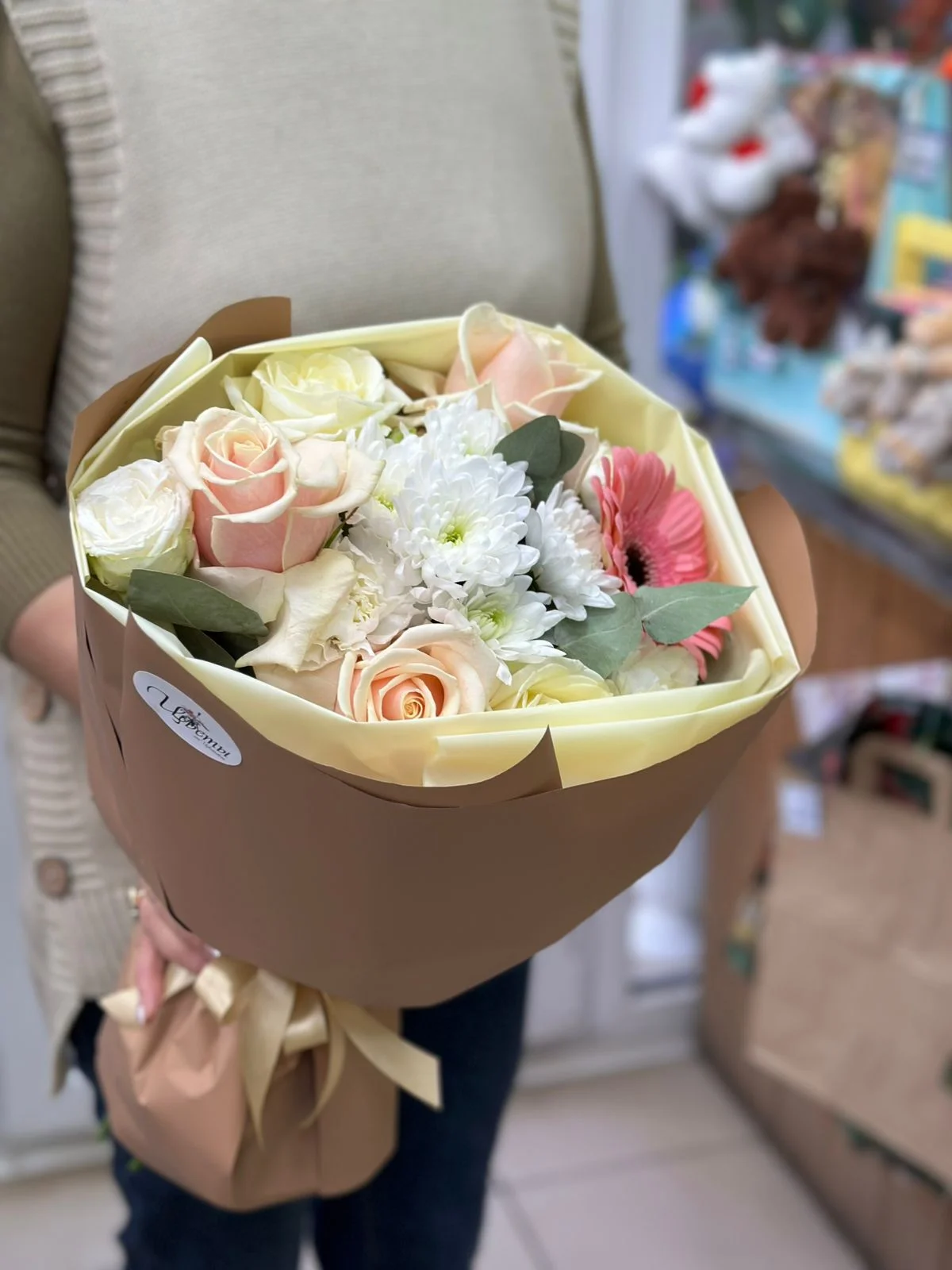 Купить букет из хризантем, роз, гербер в Москве