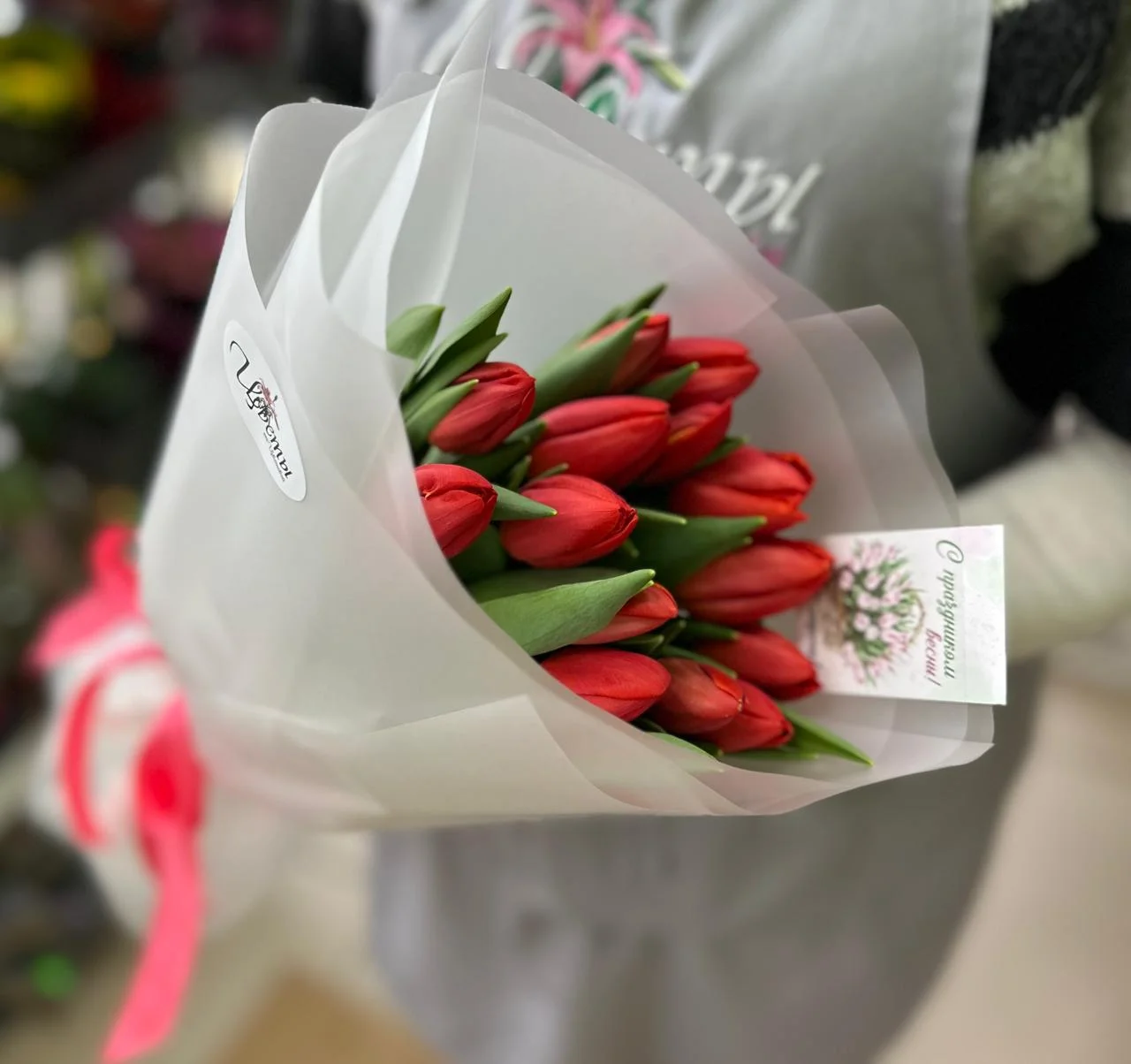 Купить букет из 15 красных тюльпанов в Москве