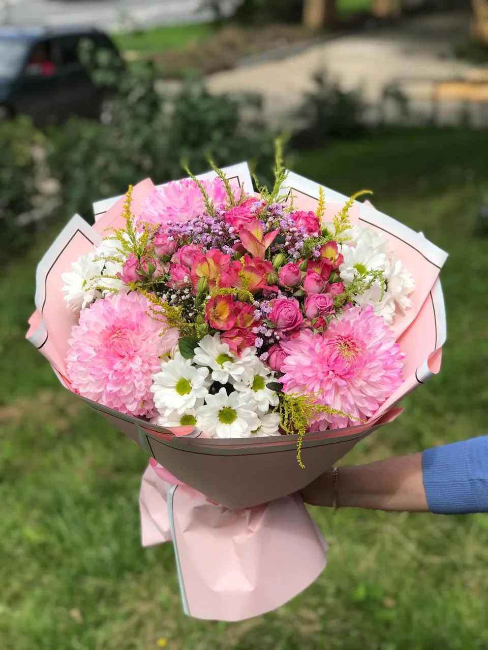 Купить букет из хризантем, альстромерий, гипсофил, роз в Москве